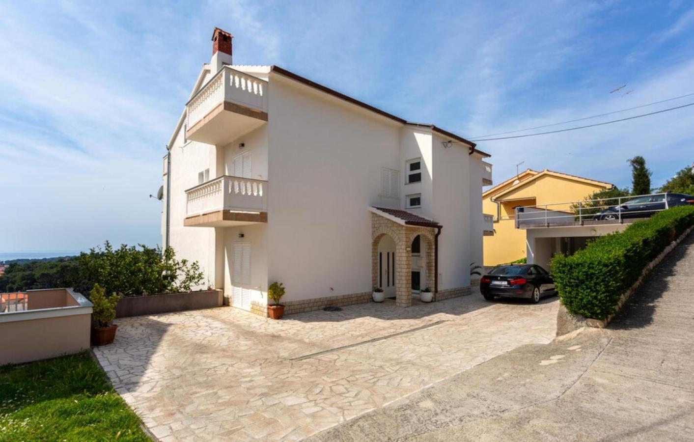 Guest House Lucija Banjol Exterior photo
