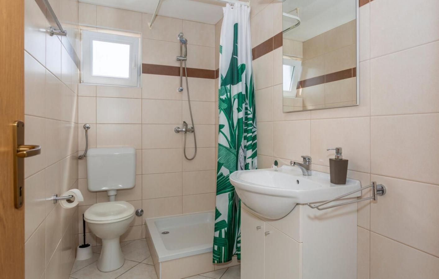 Guest House Lucija Banjol Exterior photo