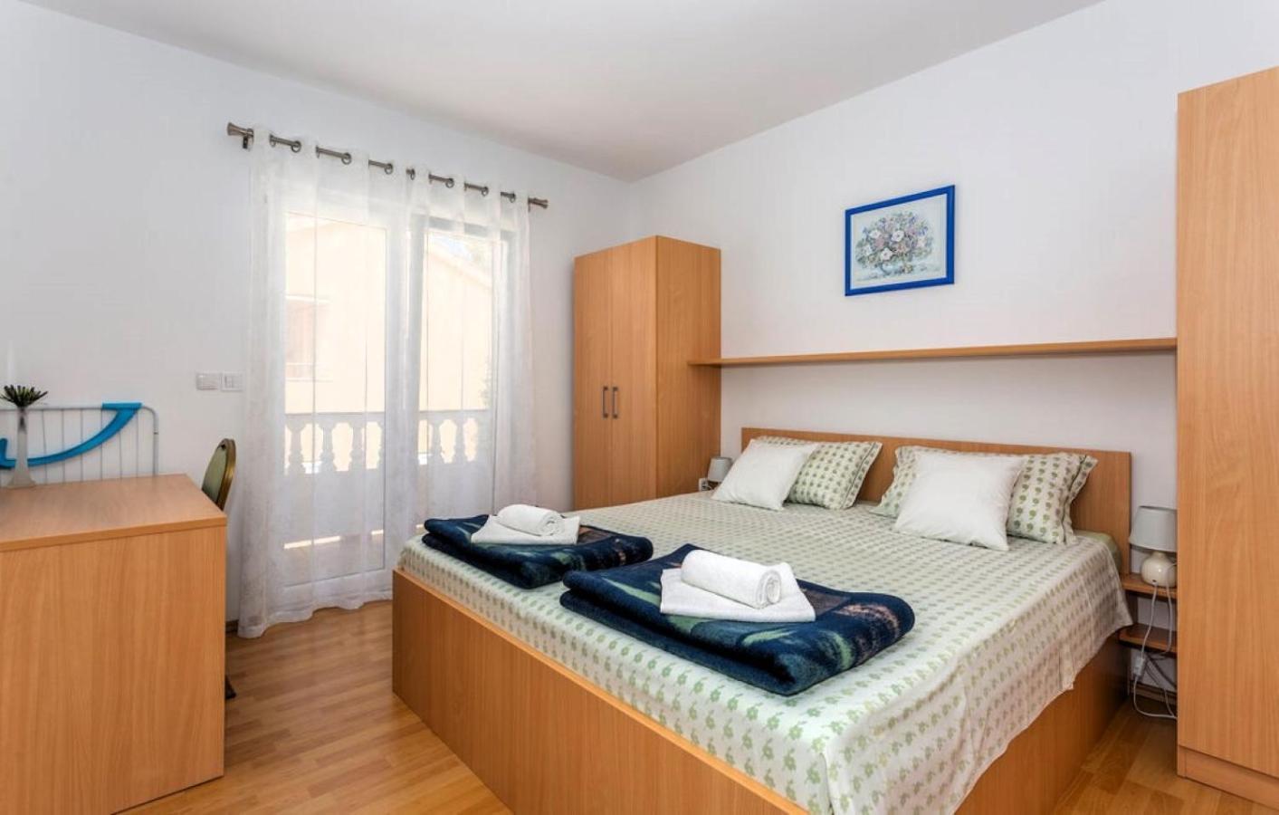 Guest House Lucija Banjol Exterior photo