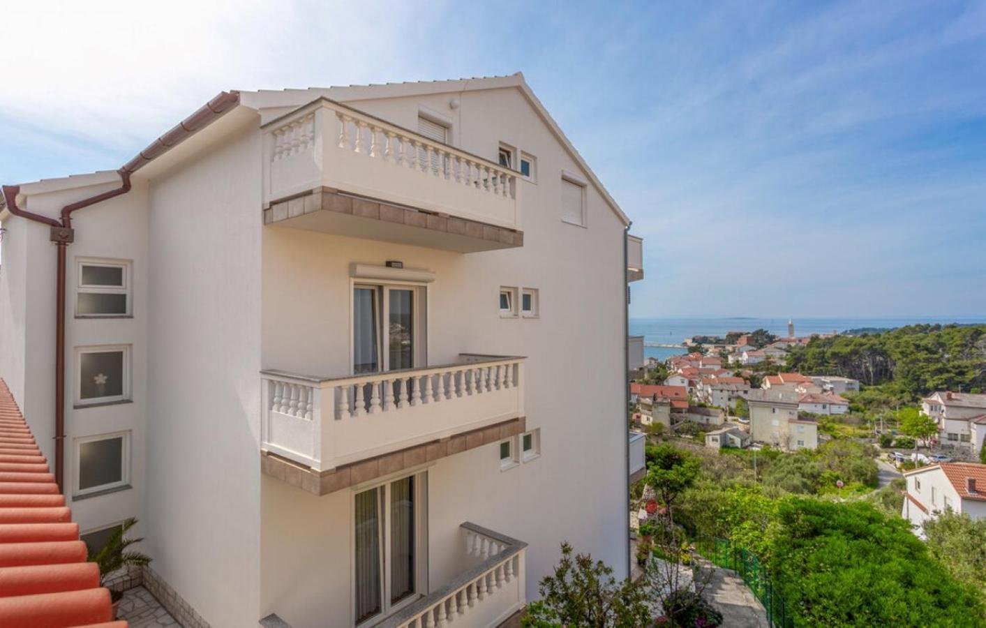 Guest House Lucija Banjol Exterior photo