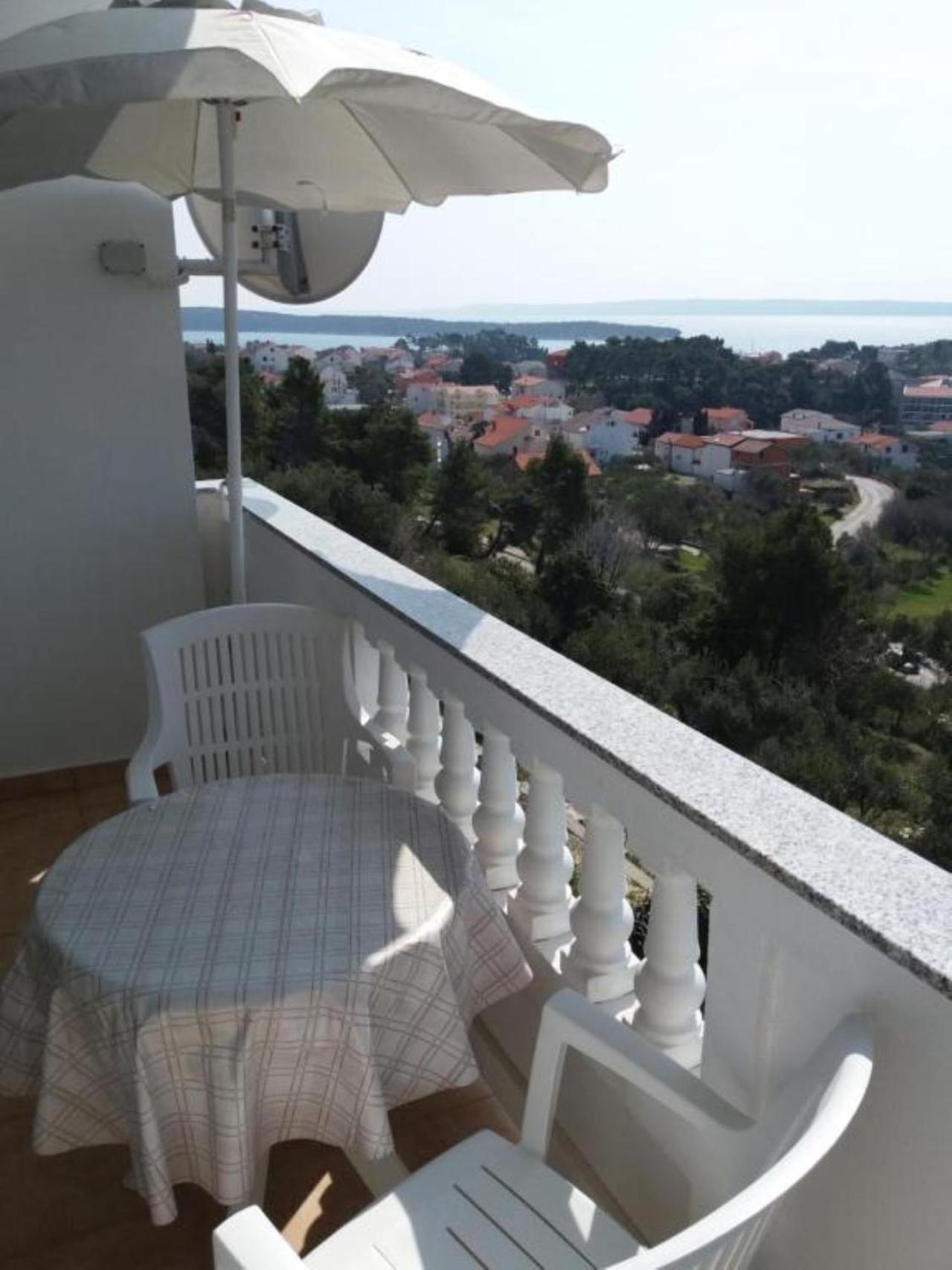 Guest House Lucija Banjol Exterior photo