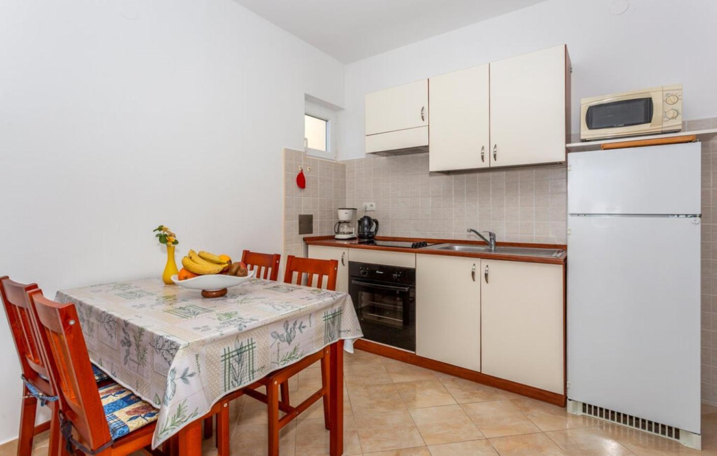 Guest House Lucija Banjol Exterior photo