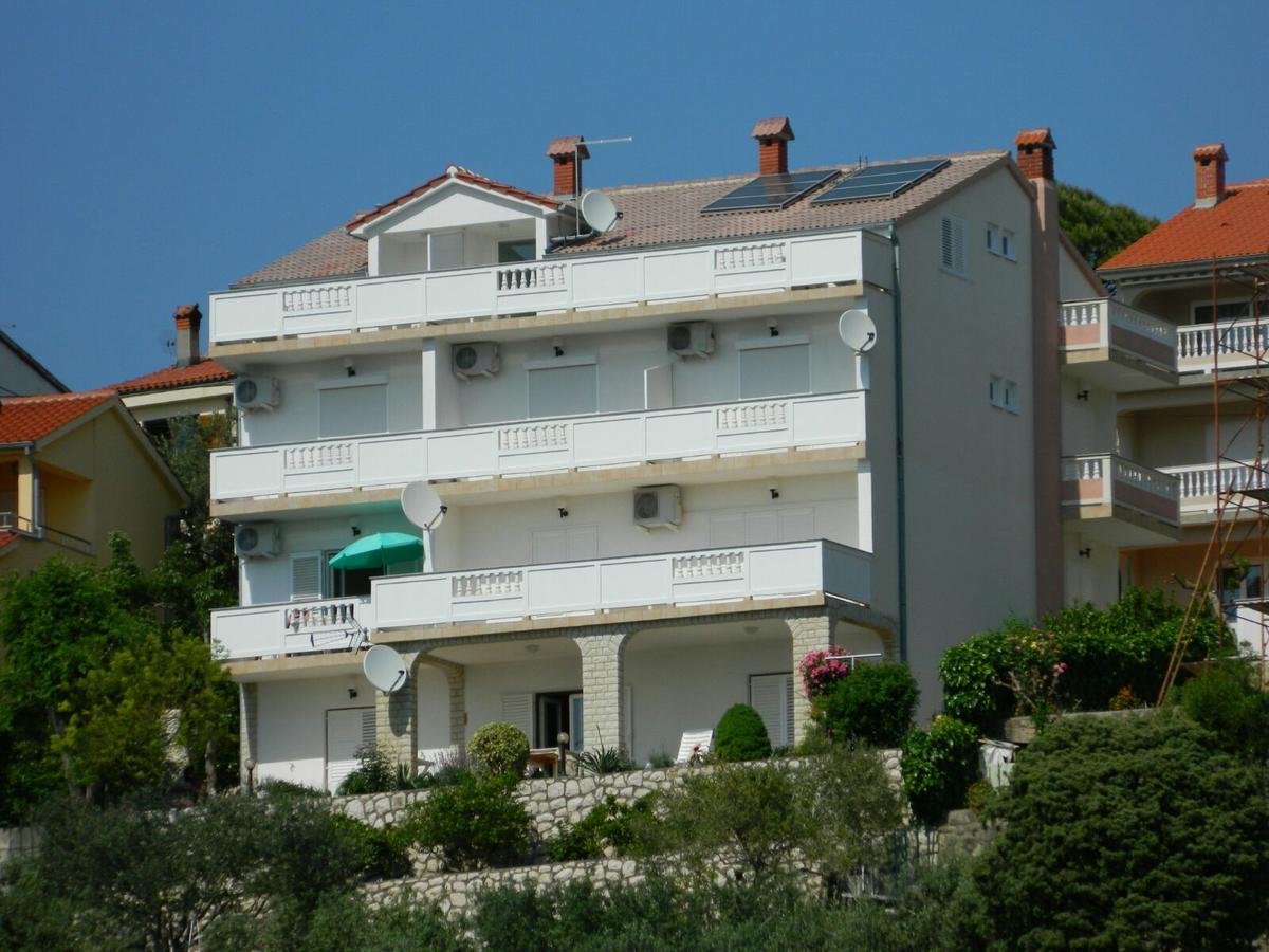 Guest House Lucija Banjol Exterior photo
